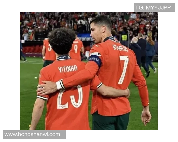 马丁内斯的传奇旅程：从青涩球员到世界足球的璀璨明星